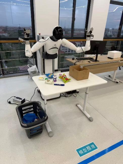 產(chǎn)教融合新篇章 我校與智元機(jī)器人聯(lián)合成立教育具身智能實(shí)驗(yàn)室并首開《具身智能實(shí)踐》課程